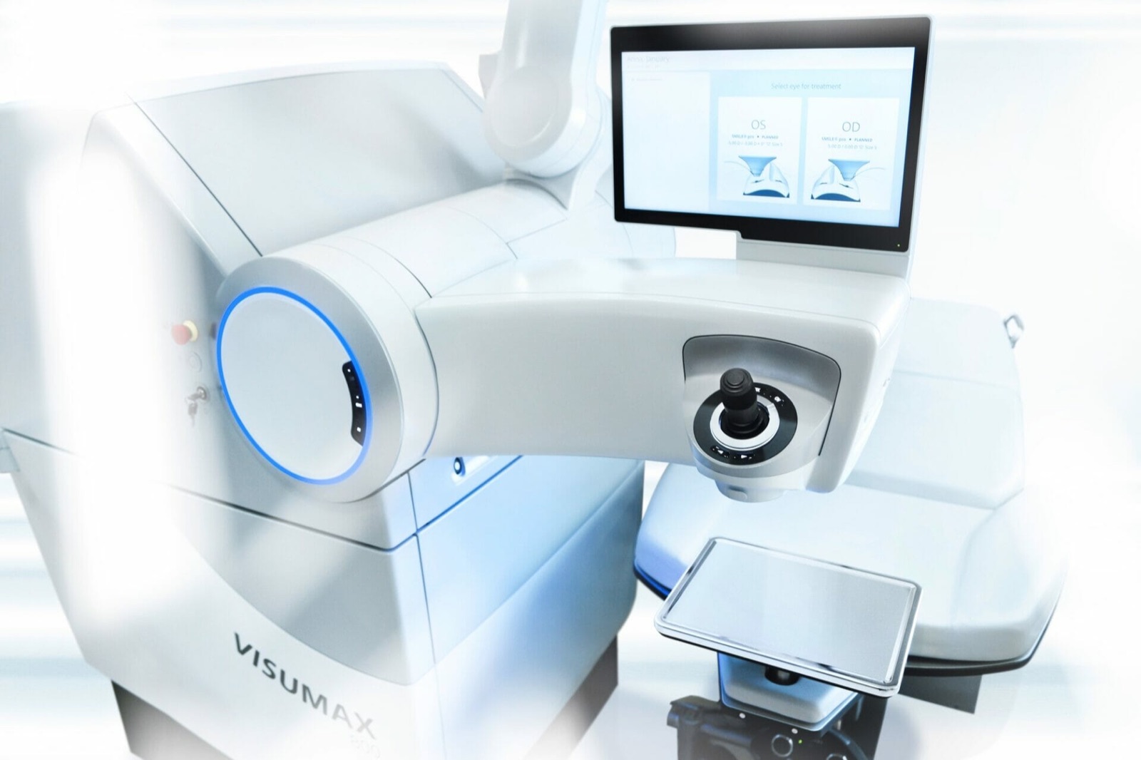 Close-up of the ZEISS VISUMAX 800 laser head and treatment console used for SMILE Pro in Pune